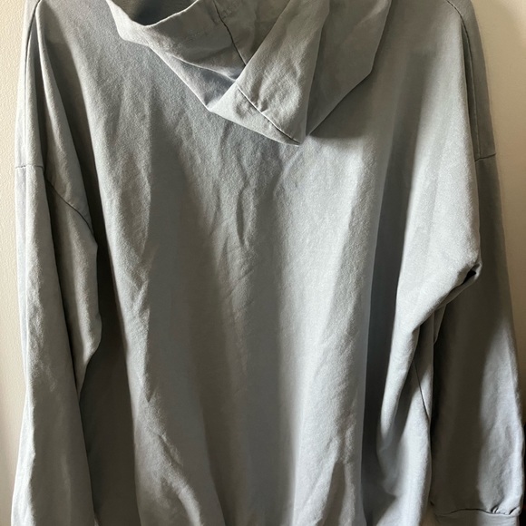 Lightweight hooded sweater - Picture 2 of 9